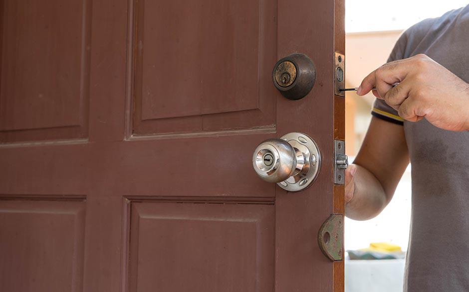 service ouvrir une porte claquée Champs-sur-Marne