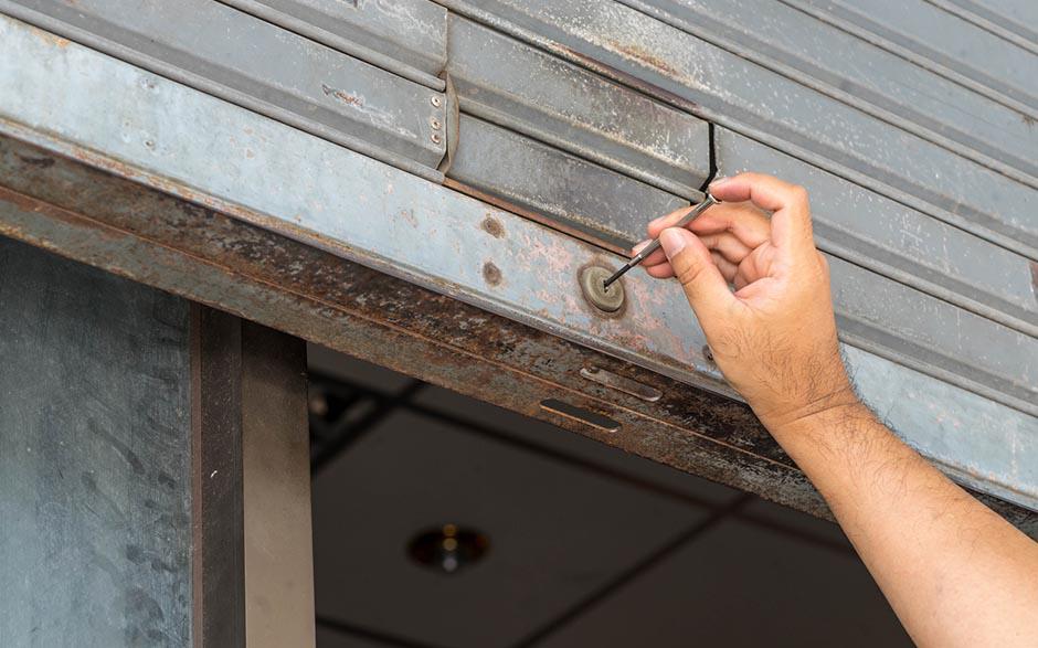 remplacer une serrure de porte d'entrée Vauréal